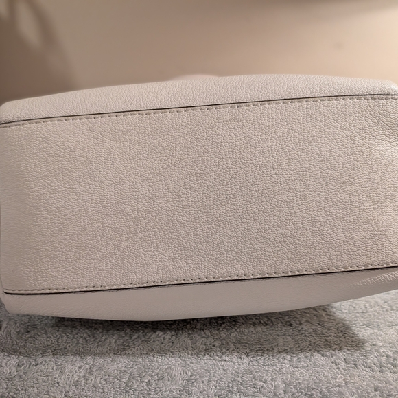 Michael Kors White Leather Handbag - Picture 4 of 11